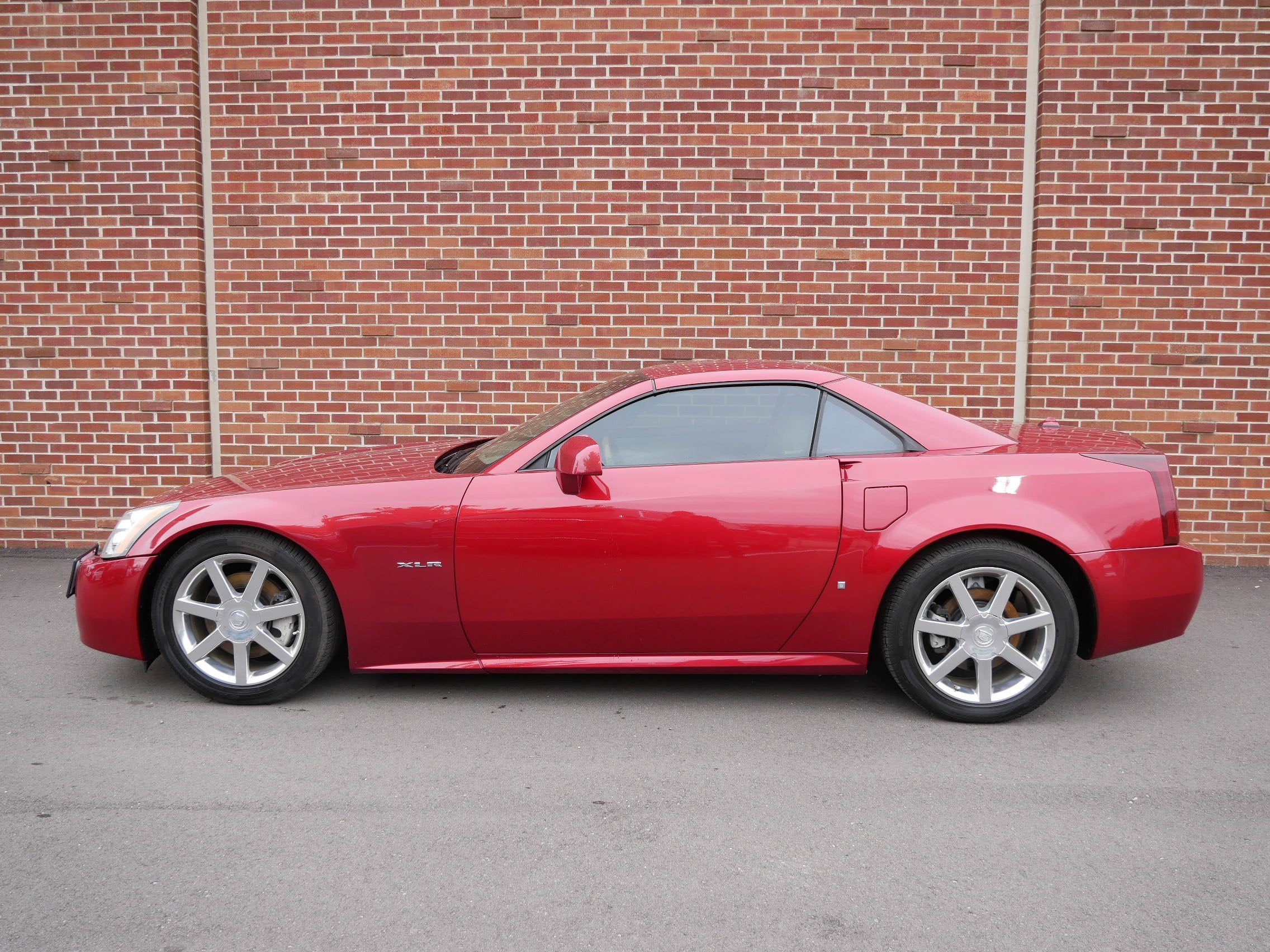 Used 2005 Cadillac XLR Base with VIN 1G6YV34A855602702 for sale in Minneapolis, Minnesota