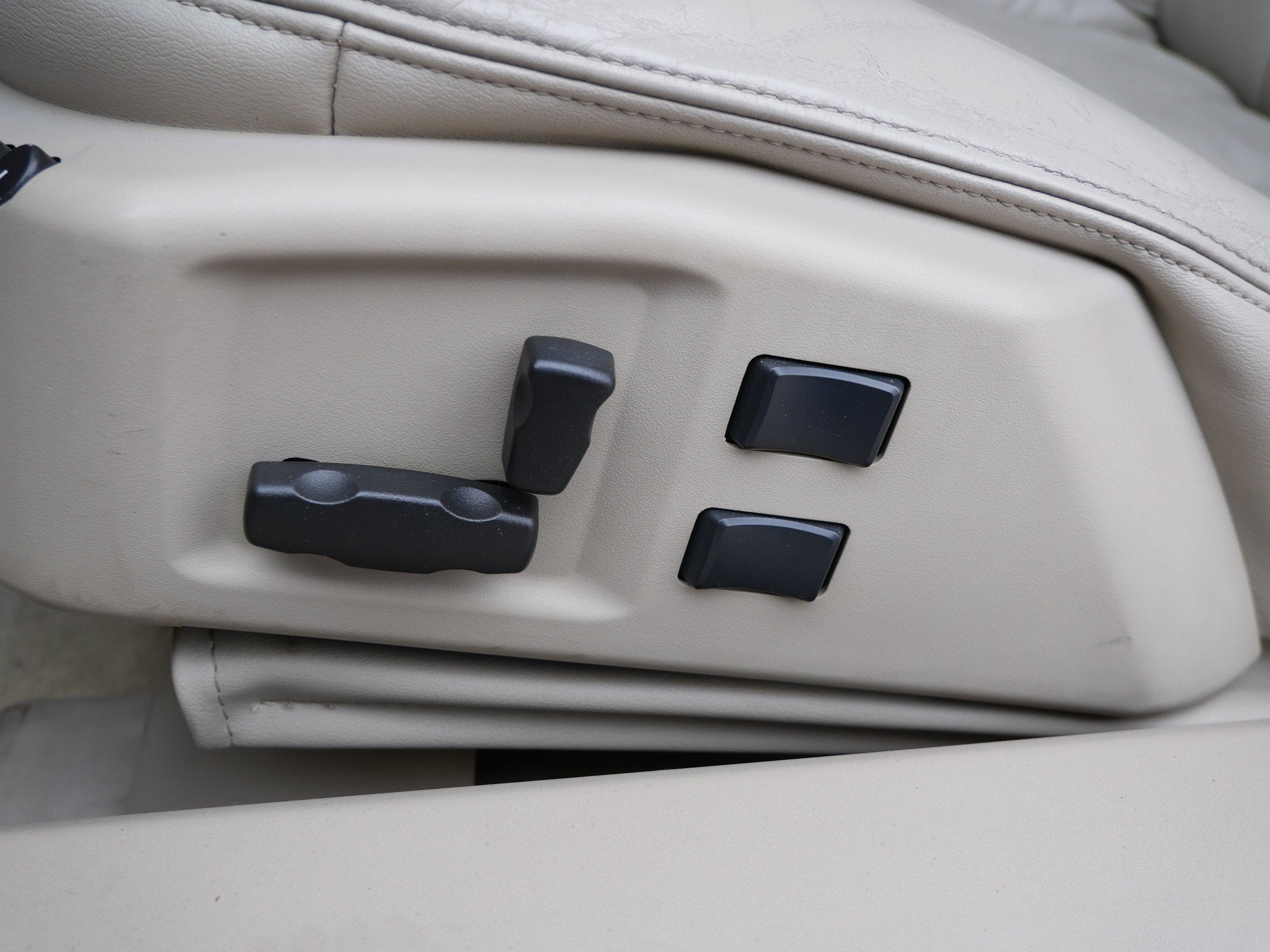 2005 Cadillac XLR Base