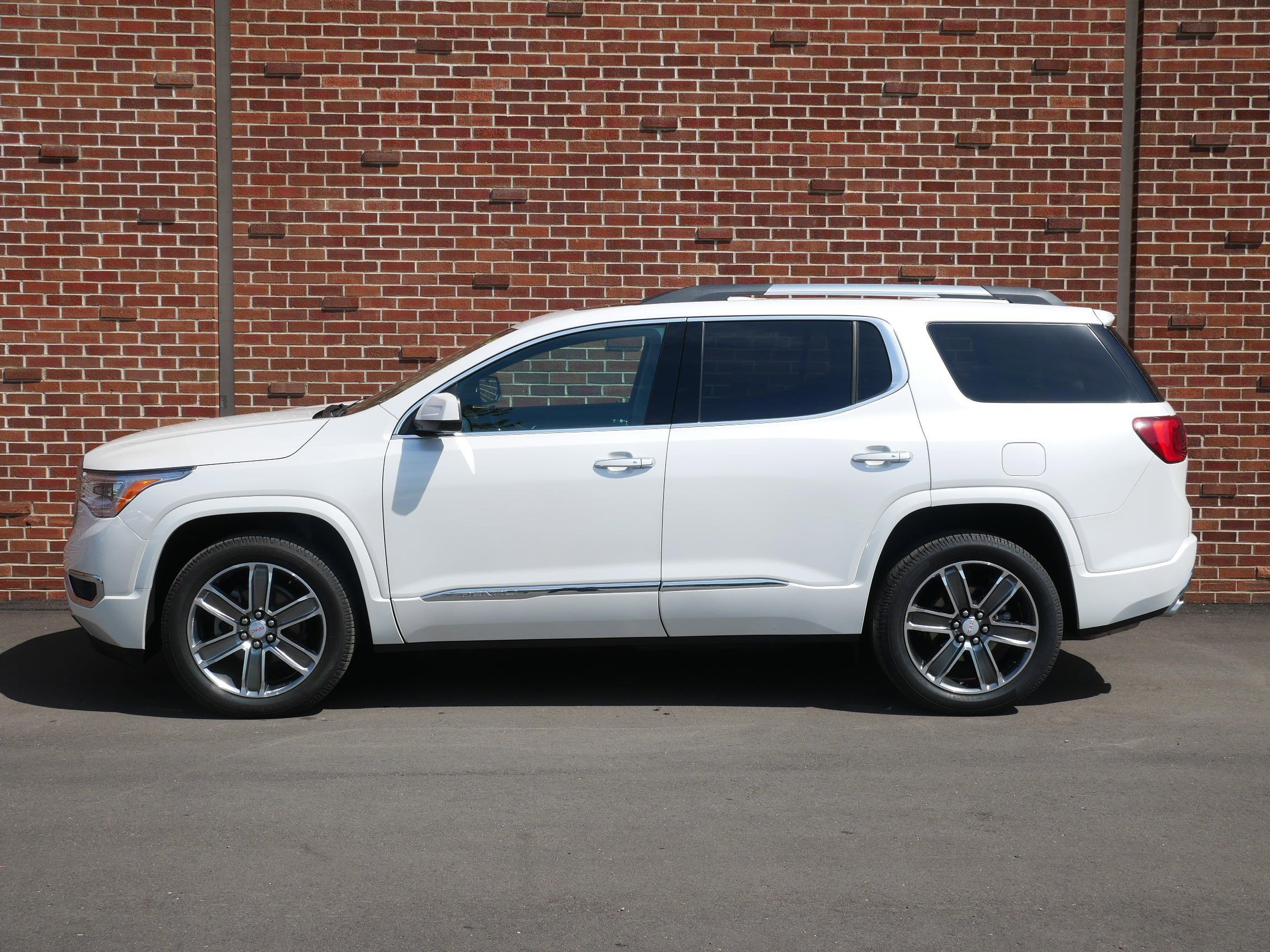 Used 2017 GMC Acadia Denali with VIN 1GKKNXLS5HZ324539 for sale in Minneapolis, Minnesota