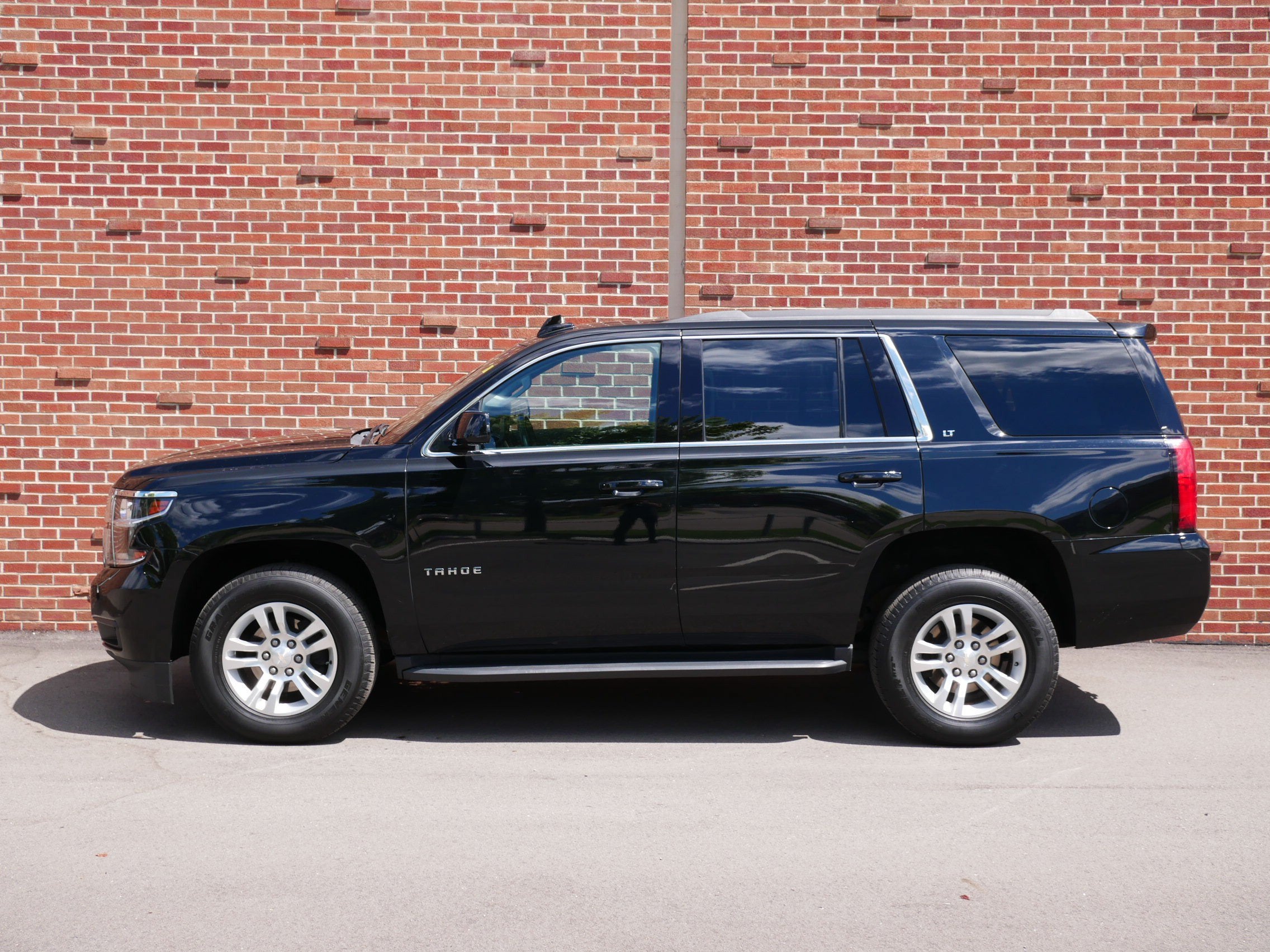 Used 2019 Chevrolet Tahoe LT with VIN 1GNSKBKC3KR403675 for sale in Minneapolis, Minnesota