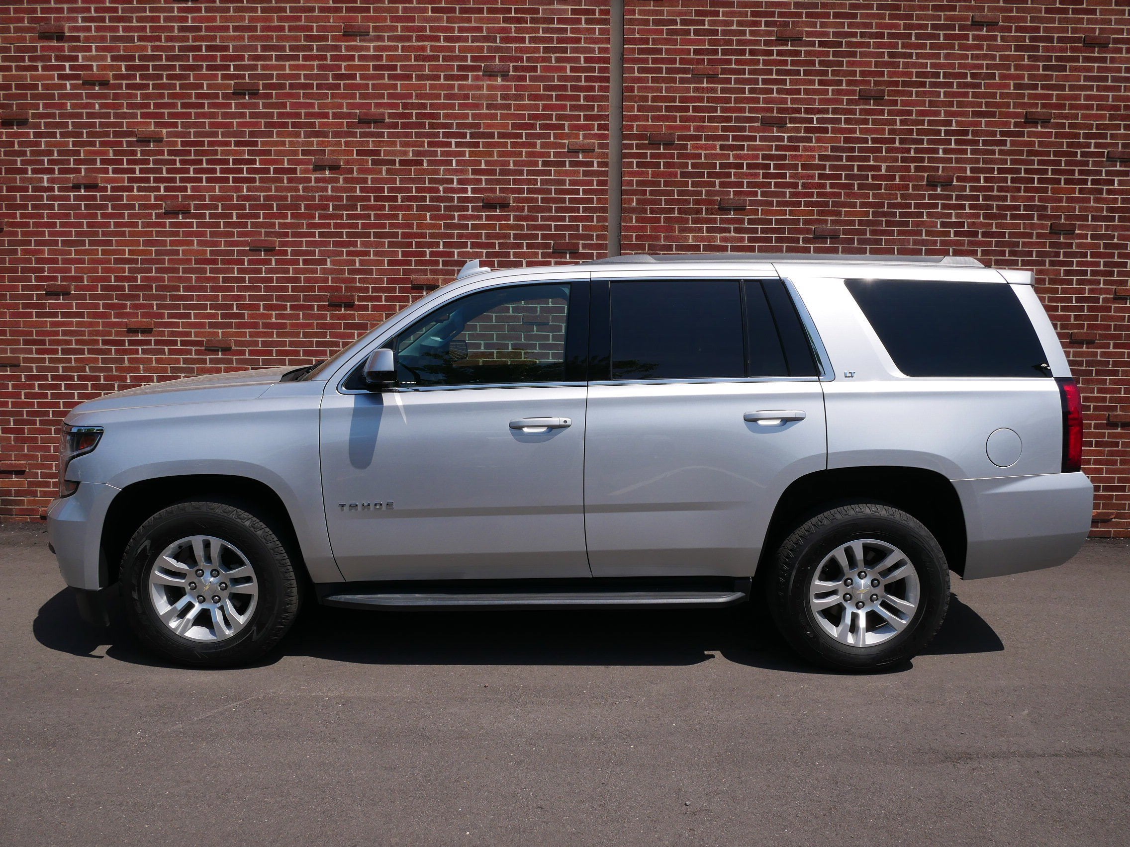 Used 2020 Chevrolet Tahoe LT with VIN 1GNSKBKCXLR218962 for sale in Minneapolis, Minnesota