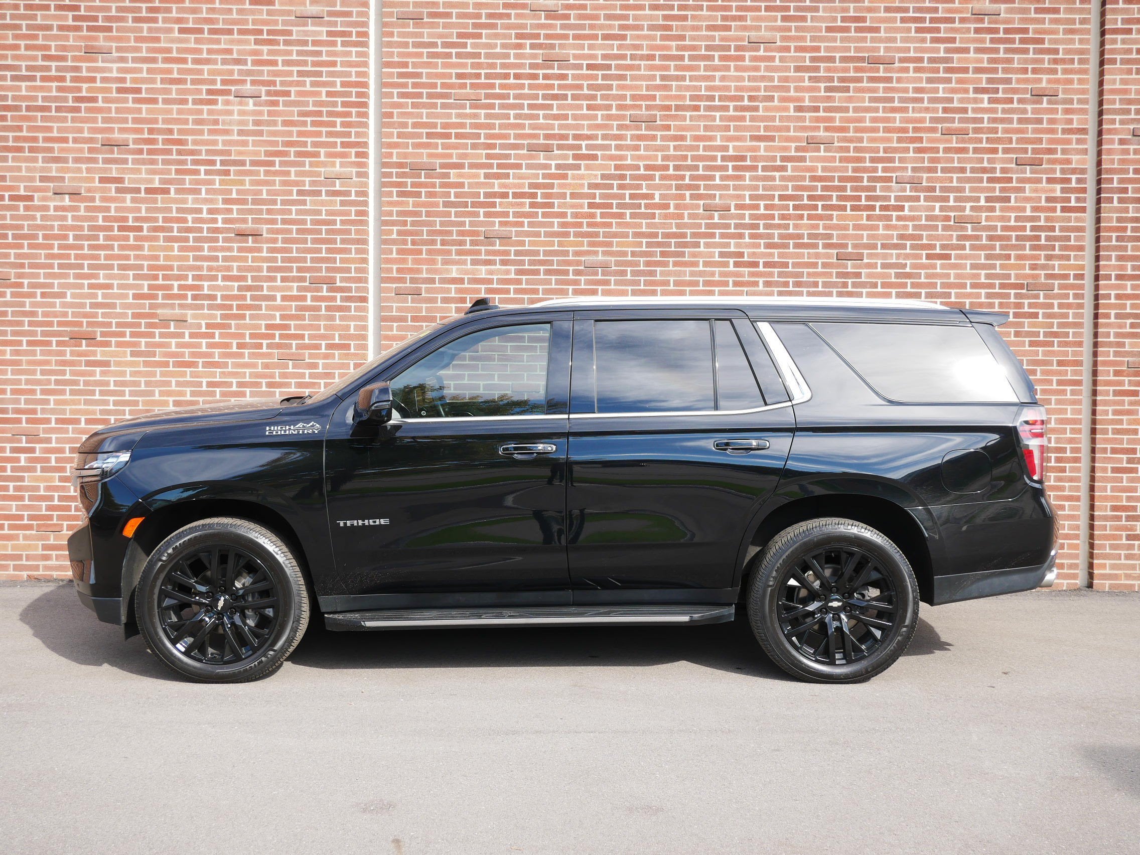 Used 2023 Chevrolet Tahoe High Country with VIN 1GNSKTKL1PR194661 for sale in Minneapolis, Minnesota