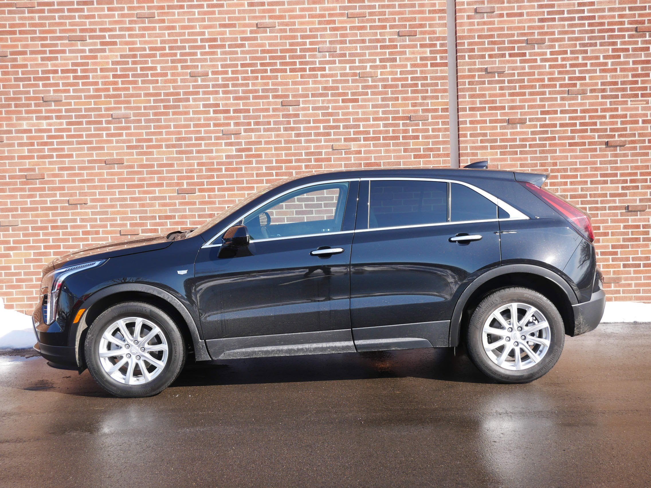 Used 2022 Cadillac XT4 Luxury with VIN 1GYFZBR48NF100315 for sale in Minneapolis, Minnesota