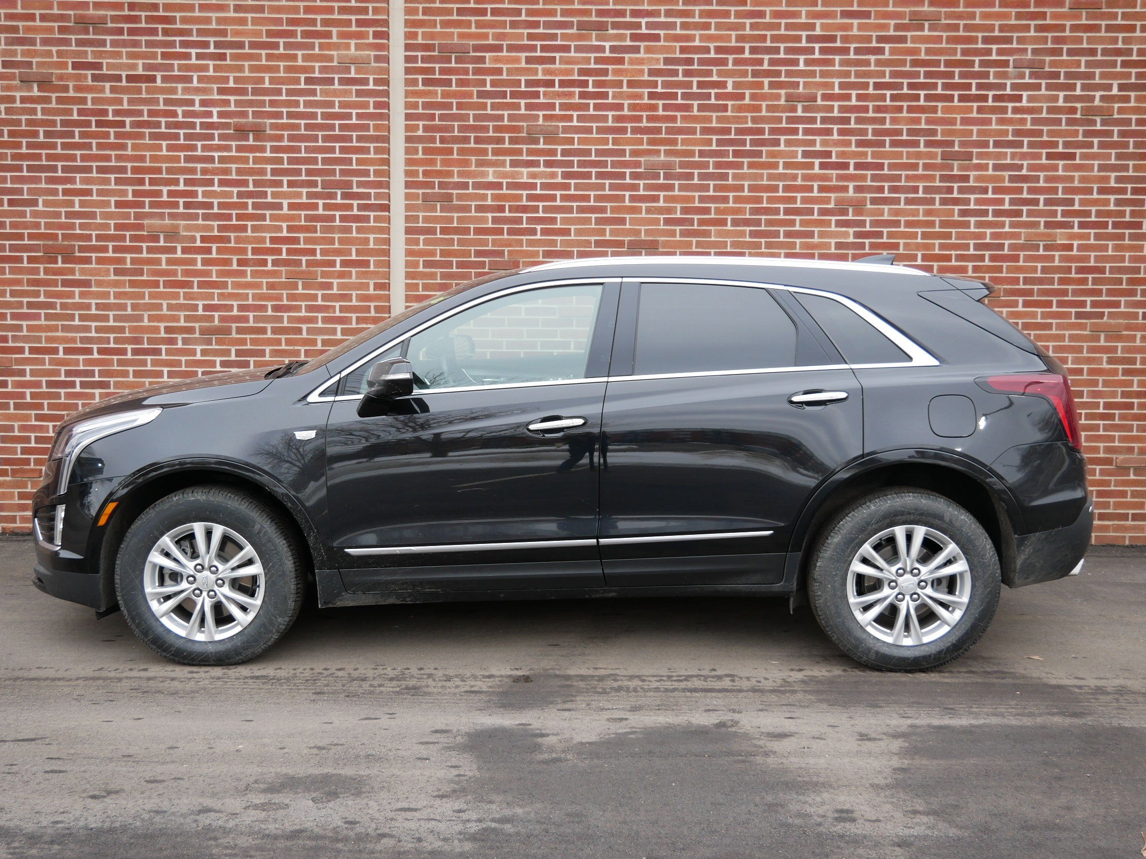 Certified 2022 Cadillac XT5 Luxury with VIN 1GYKNBR49NZ129945 for sale in Minneapolis, Minnesota