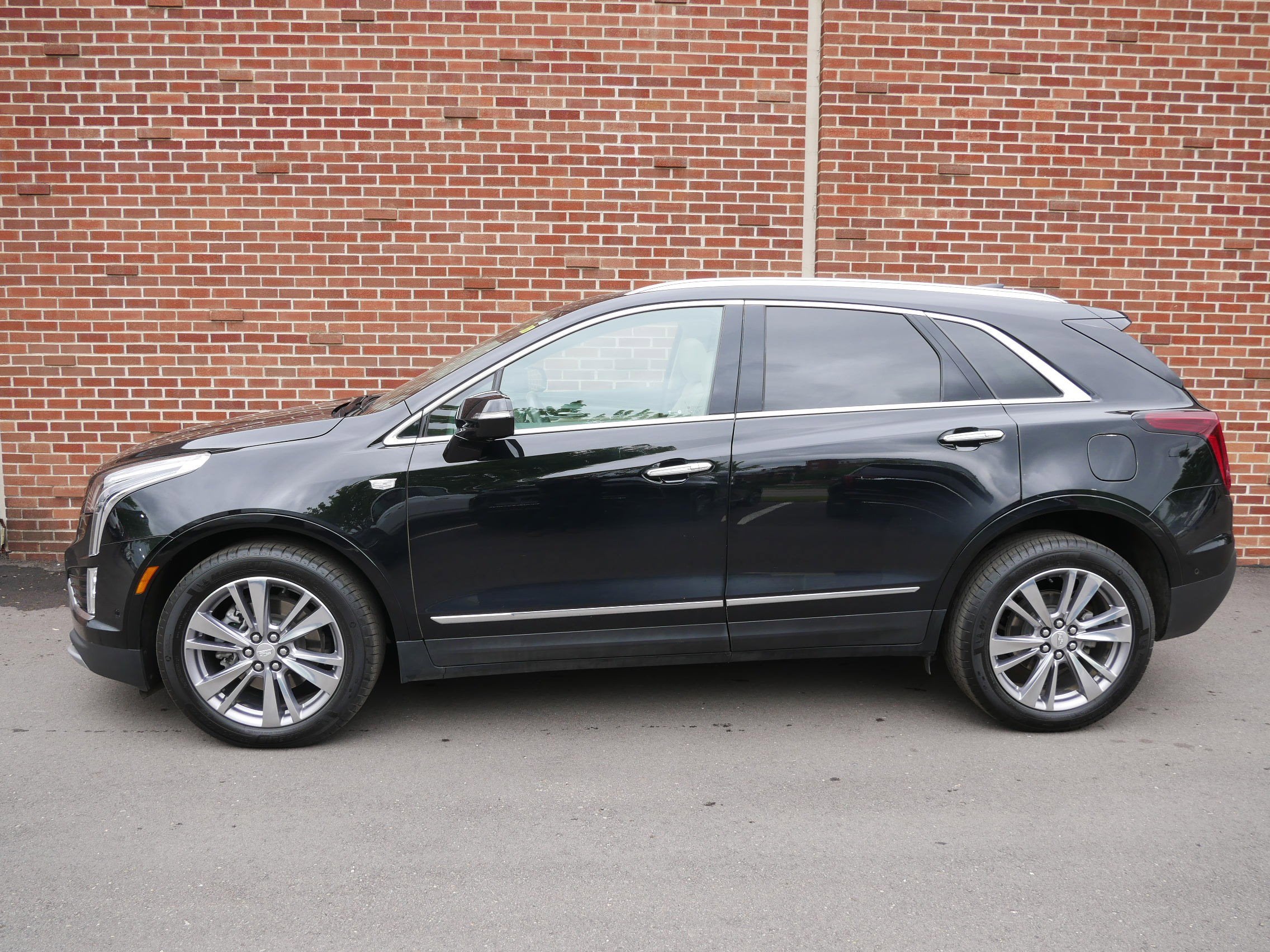 Used 2023 Cadillac XT5 Premium Luxury with VIN 1GYKNDRS7PZ210987 for sale in Minneapolis, Minnesota