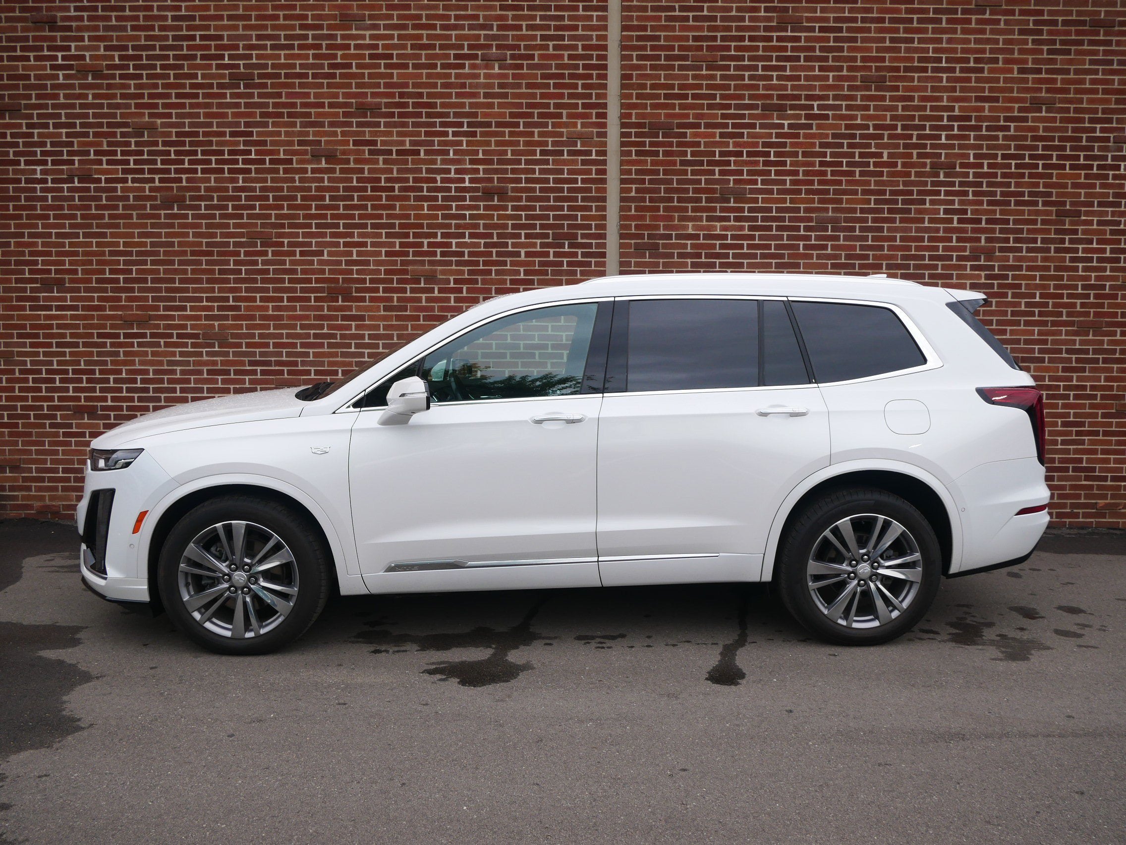 Certified 2024 Cadillac XT6 Premium Luxury with VIN 1GYKPDRS6RZ726335 for sale in Minneapolis, Minnesota