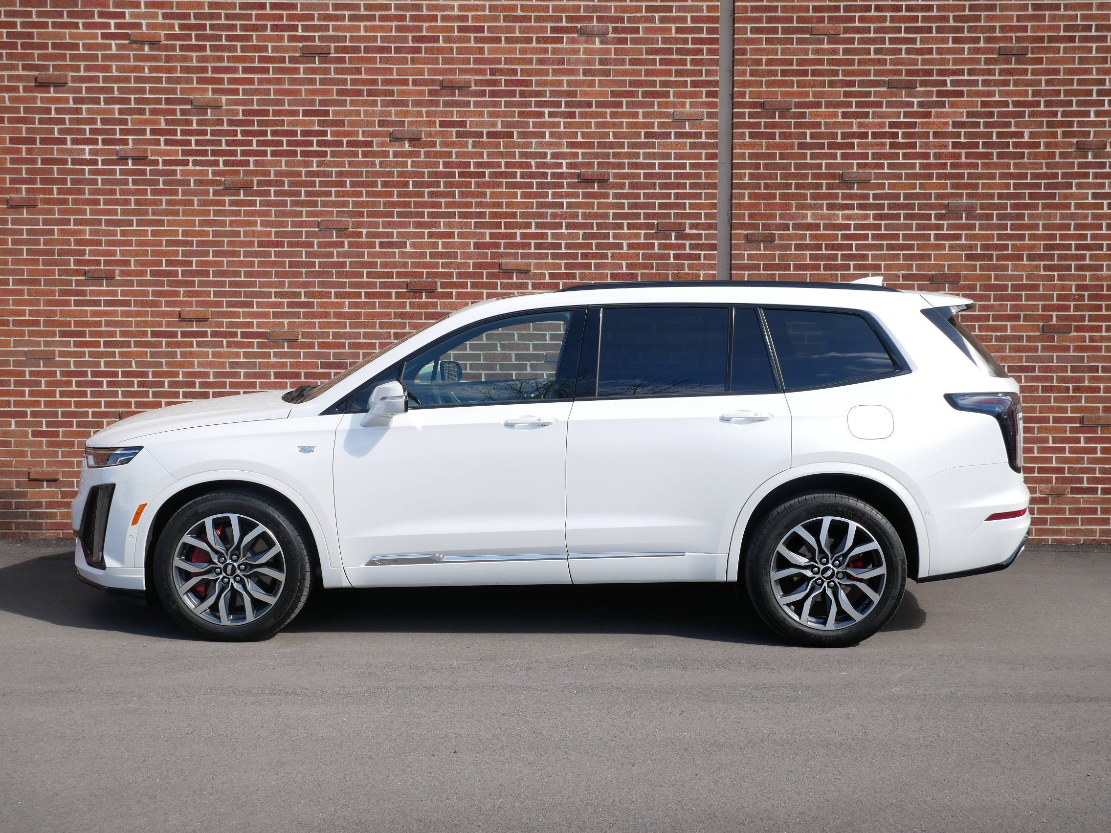 Used 2023 Cadillac XT6 Sport with VIN 1GYKPGRS1PZ194135 for sale in Minneapolis, Minnesota