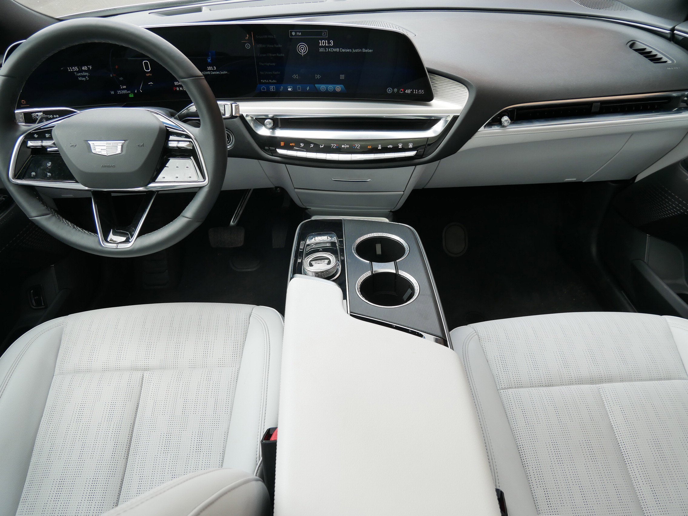 2024 Cadillac LYRIQ Luxury 1