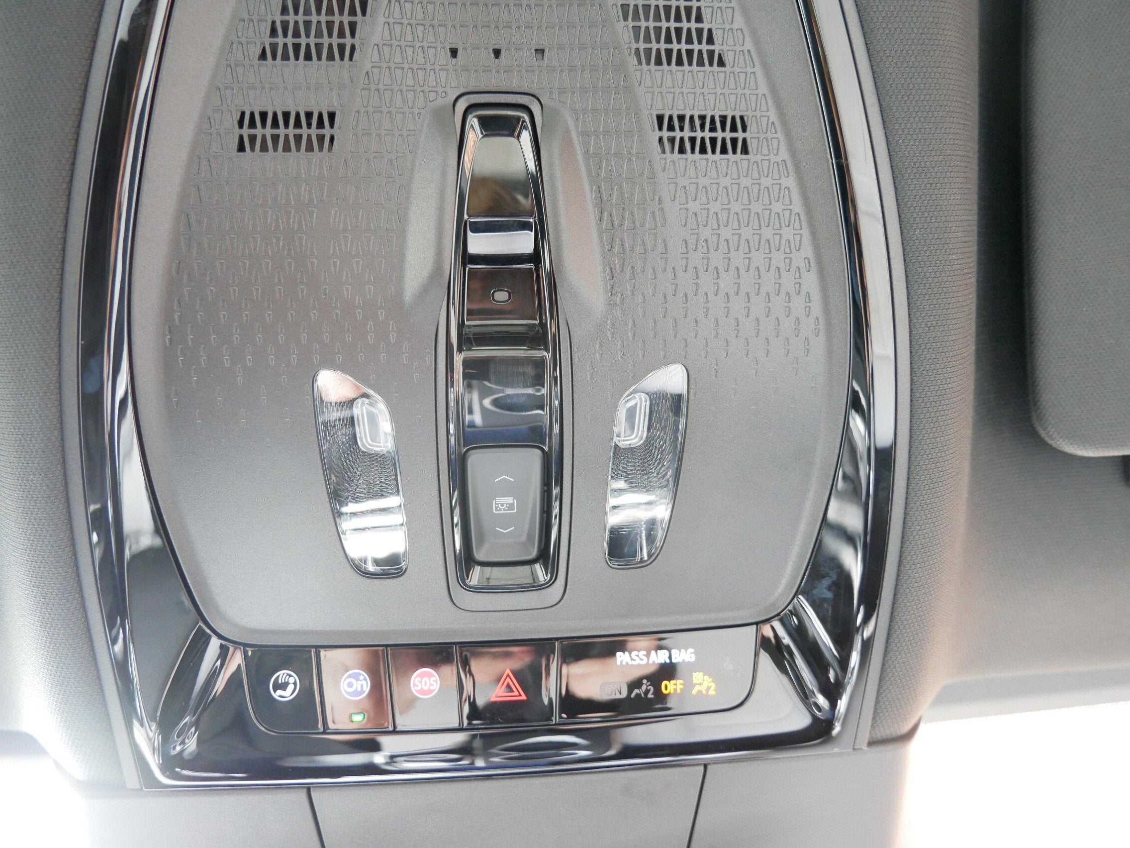 2024 Cadillac LYRIQ Luxury 1
