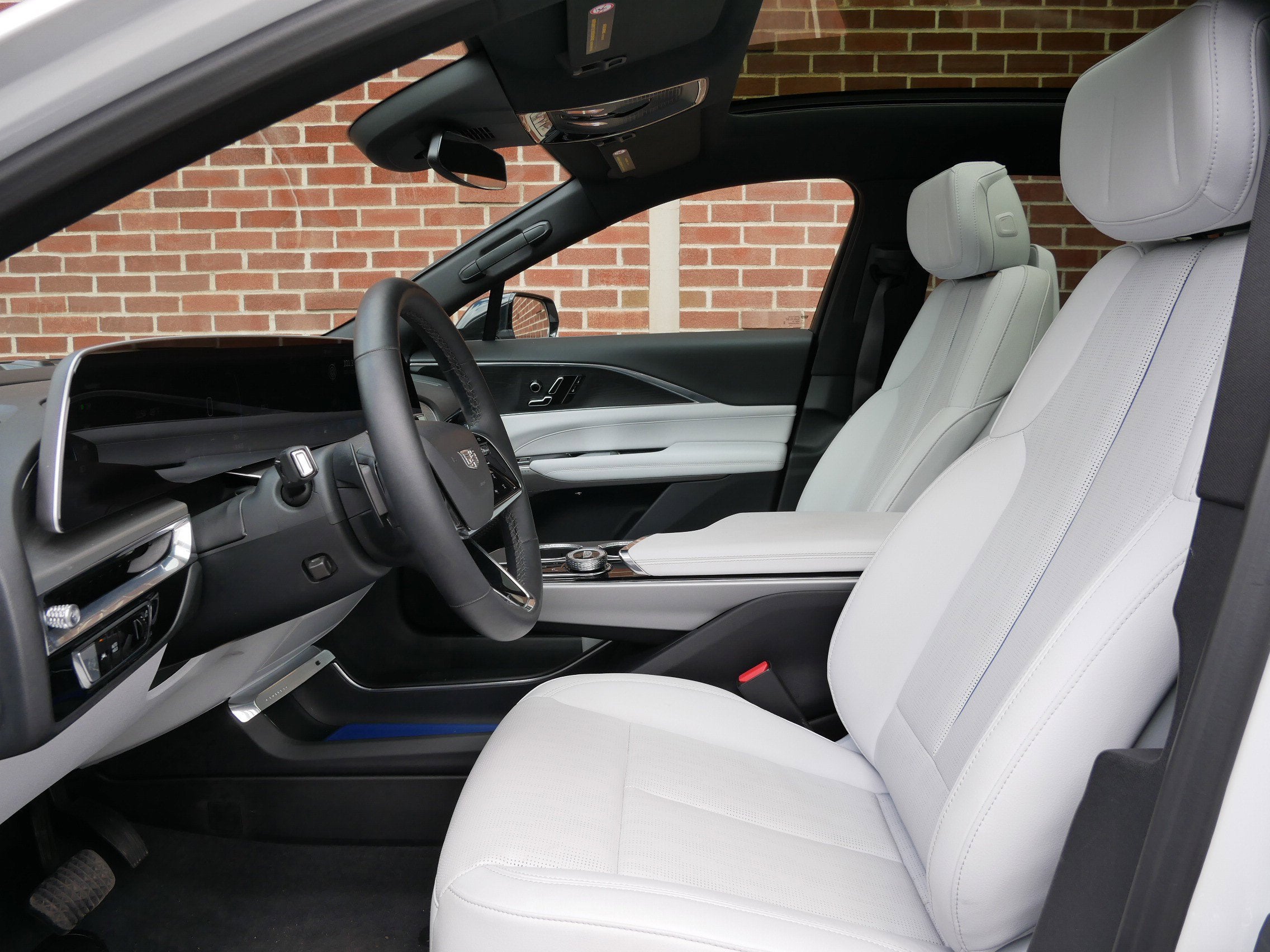 2024 Cadillac LYRIQ Luxury 1