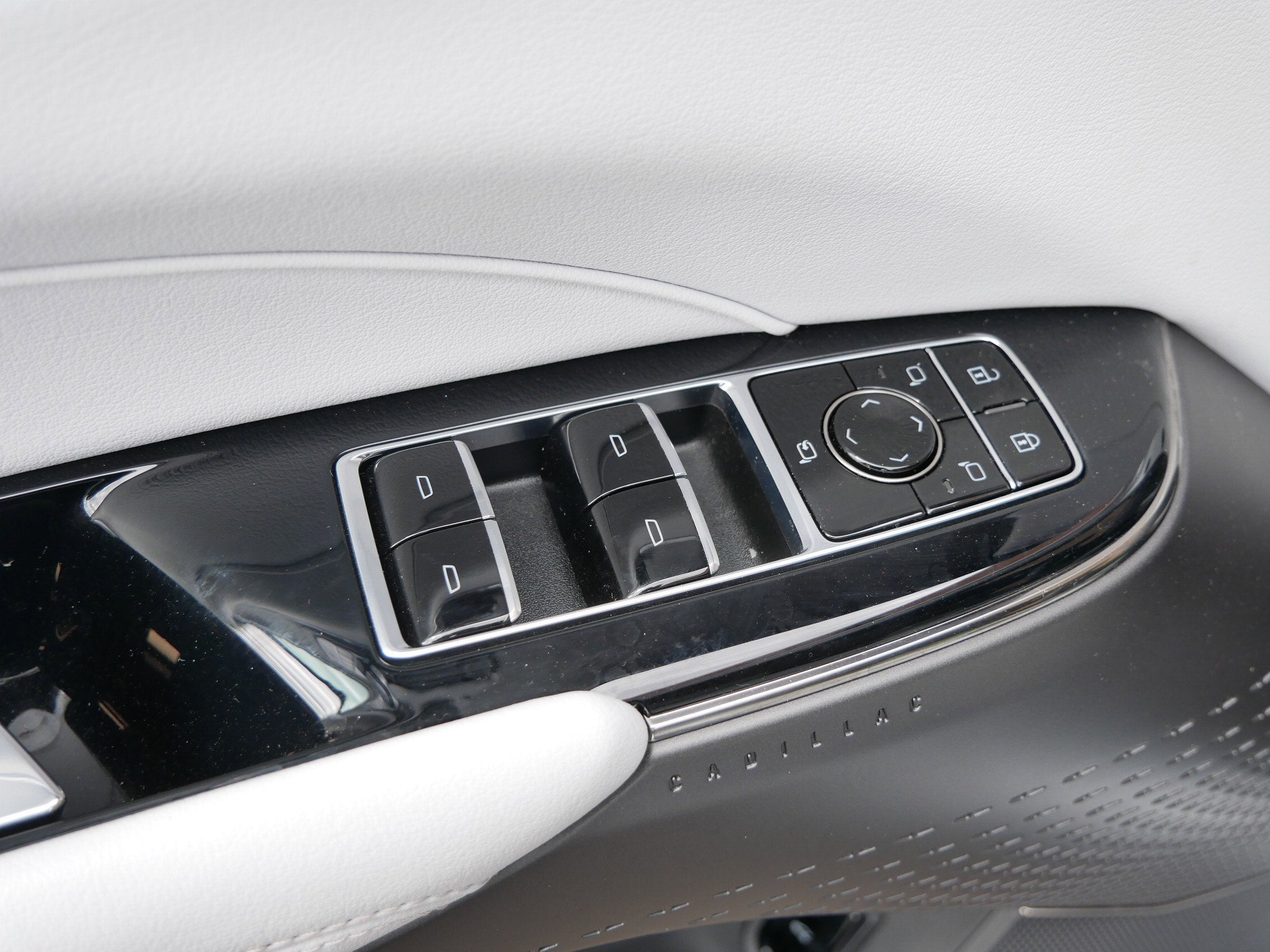2024 Cadillac LYRIQ Luxury 1