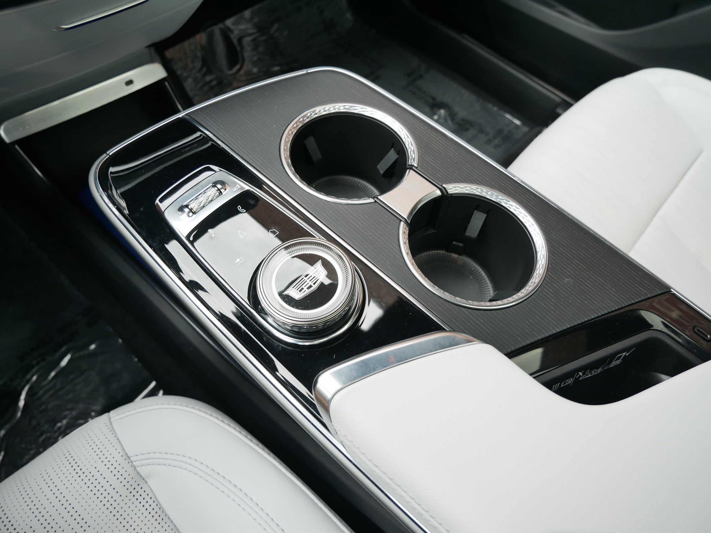 2024 Cadillac LYRIQ Sport 1