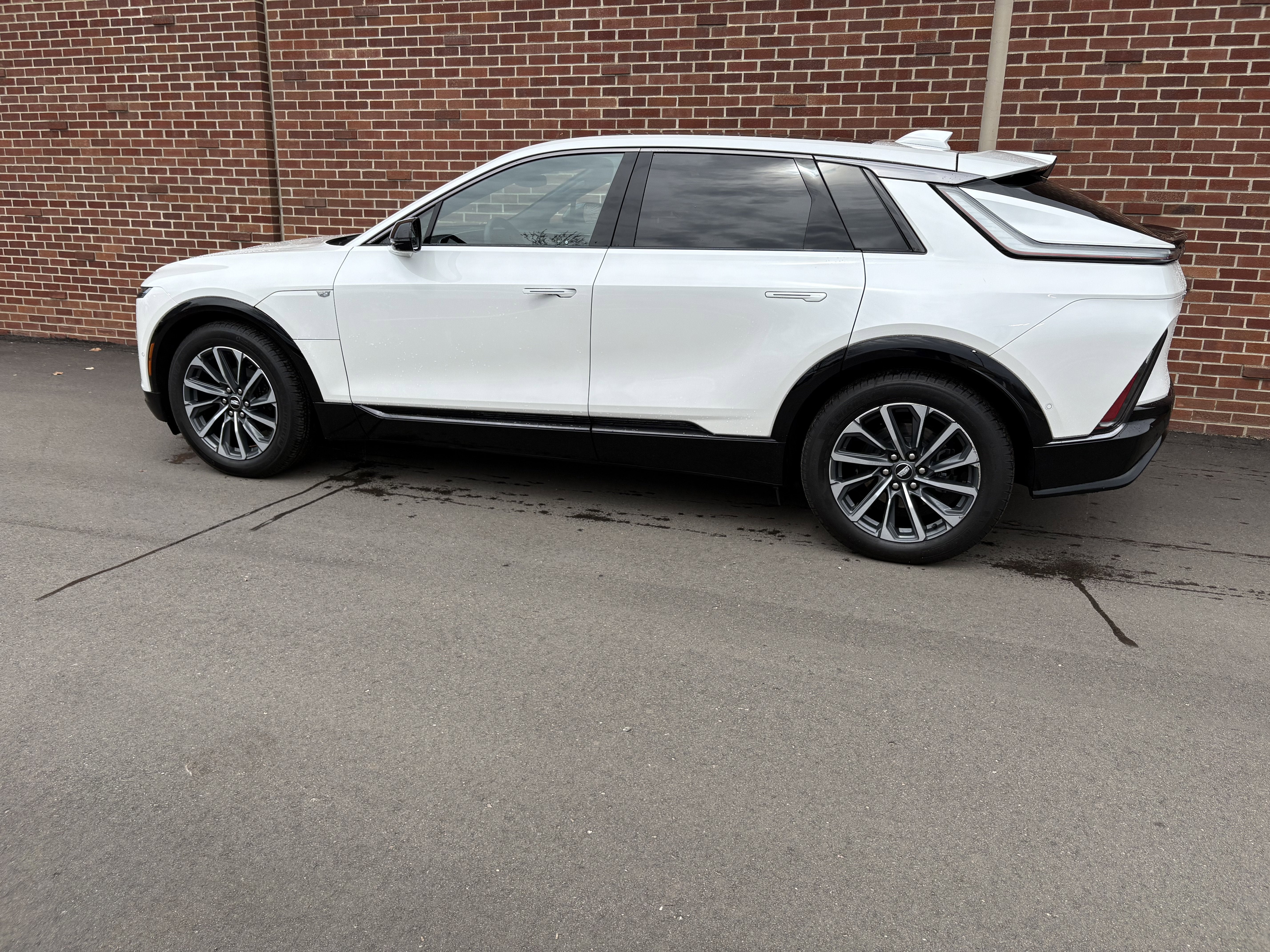 2024 Cadillac LYRIQ Sport 1