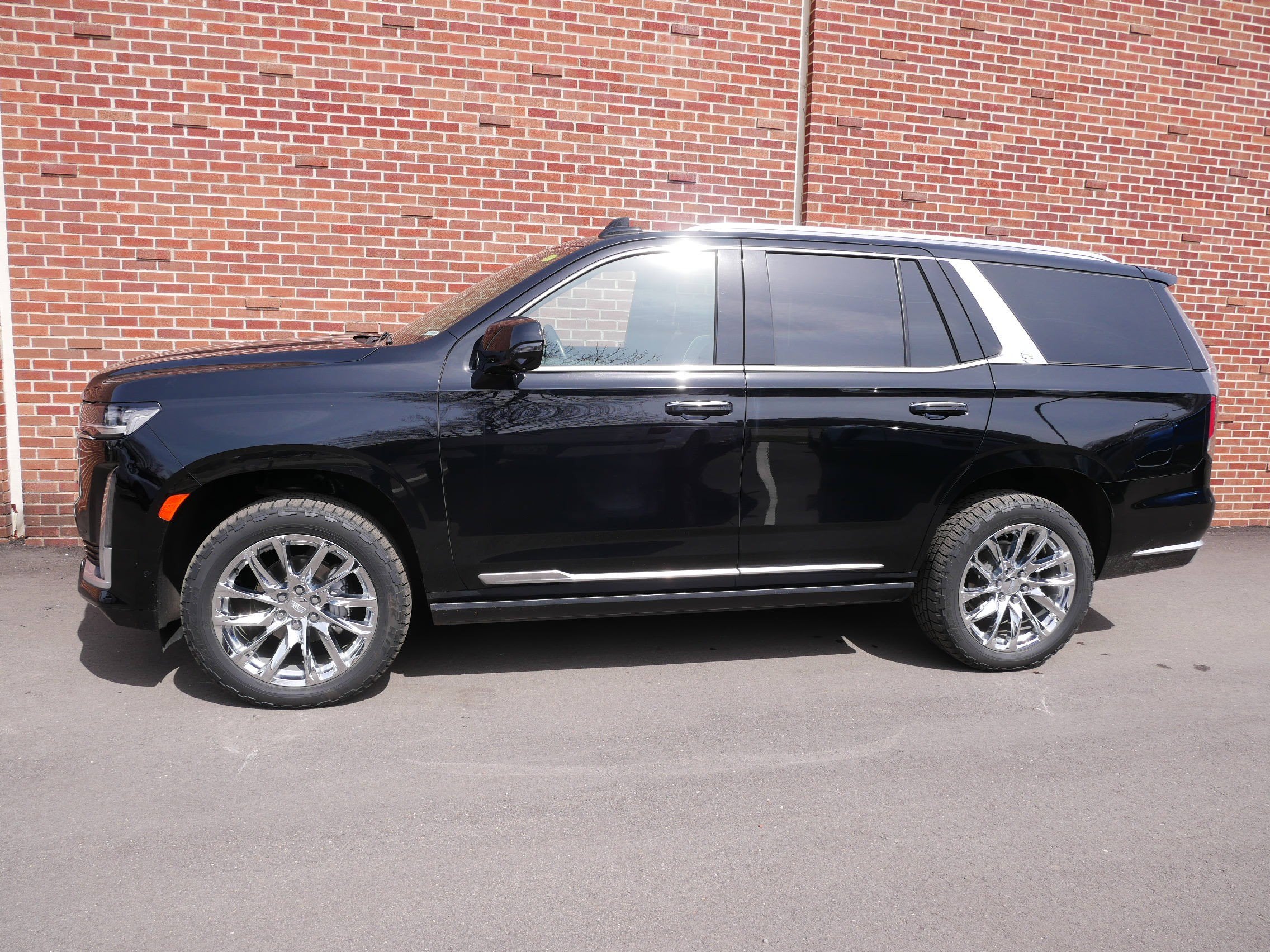 Used 2021 Cadillac Escalade Premium Luxury with VIN 1GYS4CKL2MR193026 for sale in Minneapolis, Minnesota