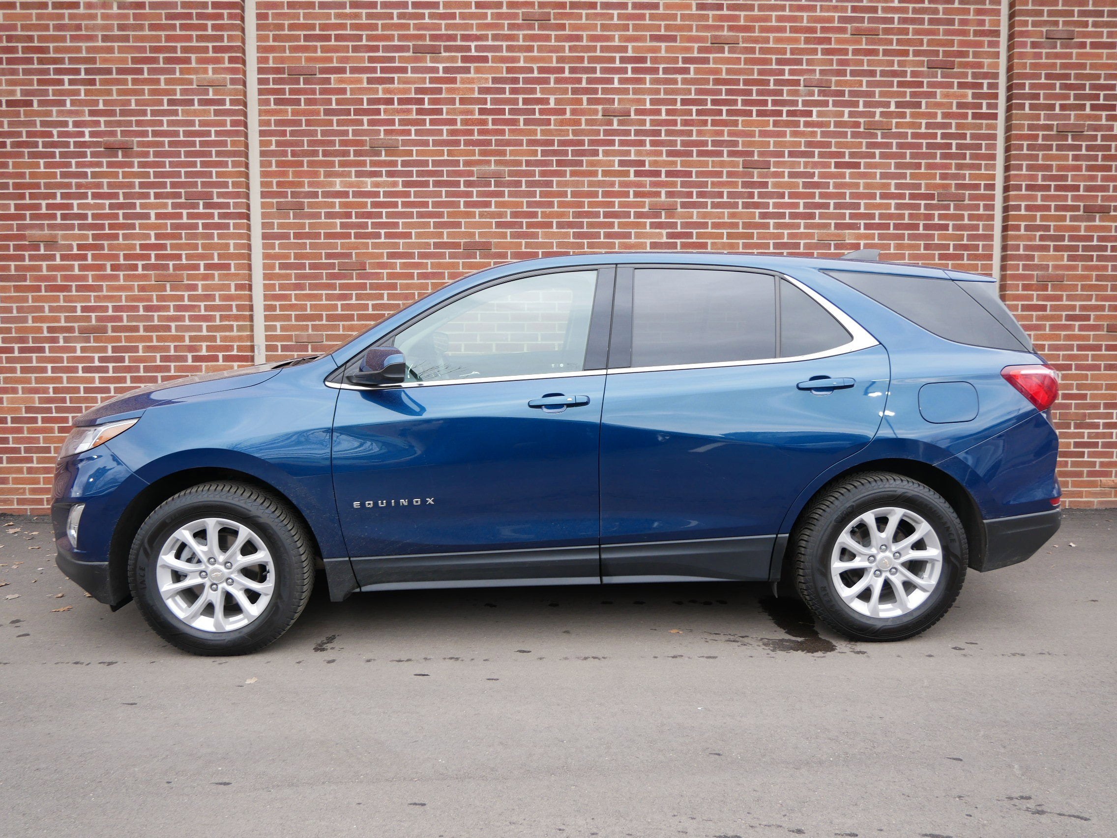 Used 2020 Chevrolet Equinox LT with VIN 3GNAXUEV2LL325744 for sale in Minneapolis, Minnesota