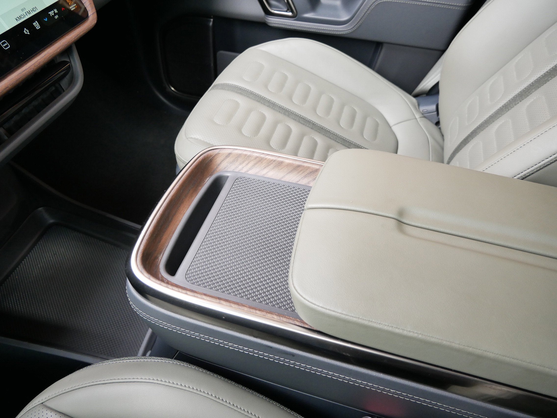 2022 RIVIAN R1T Adventure Package