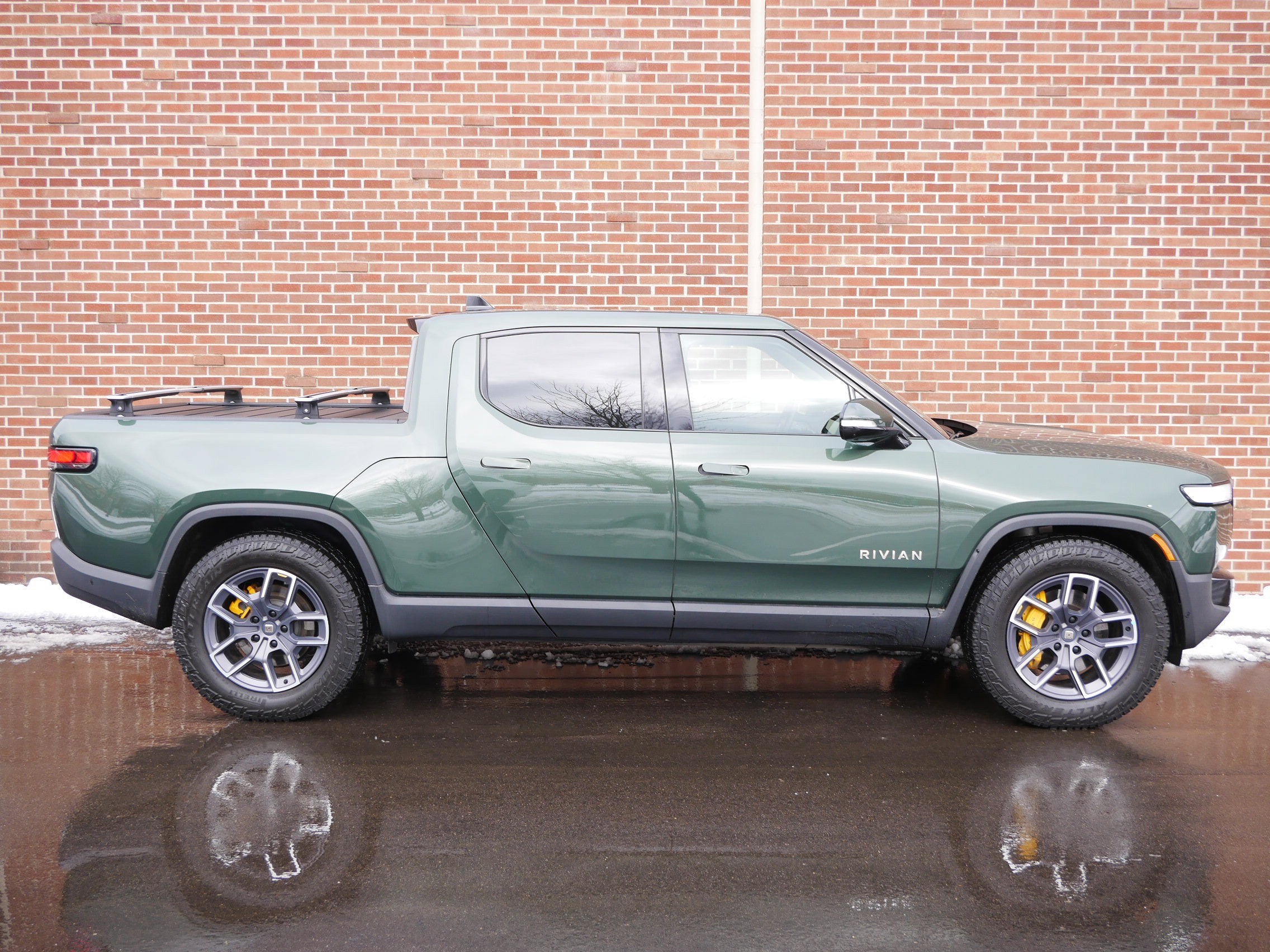 2022 RIVIAN R1T Adventure Package