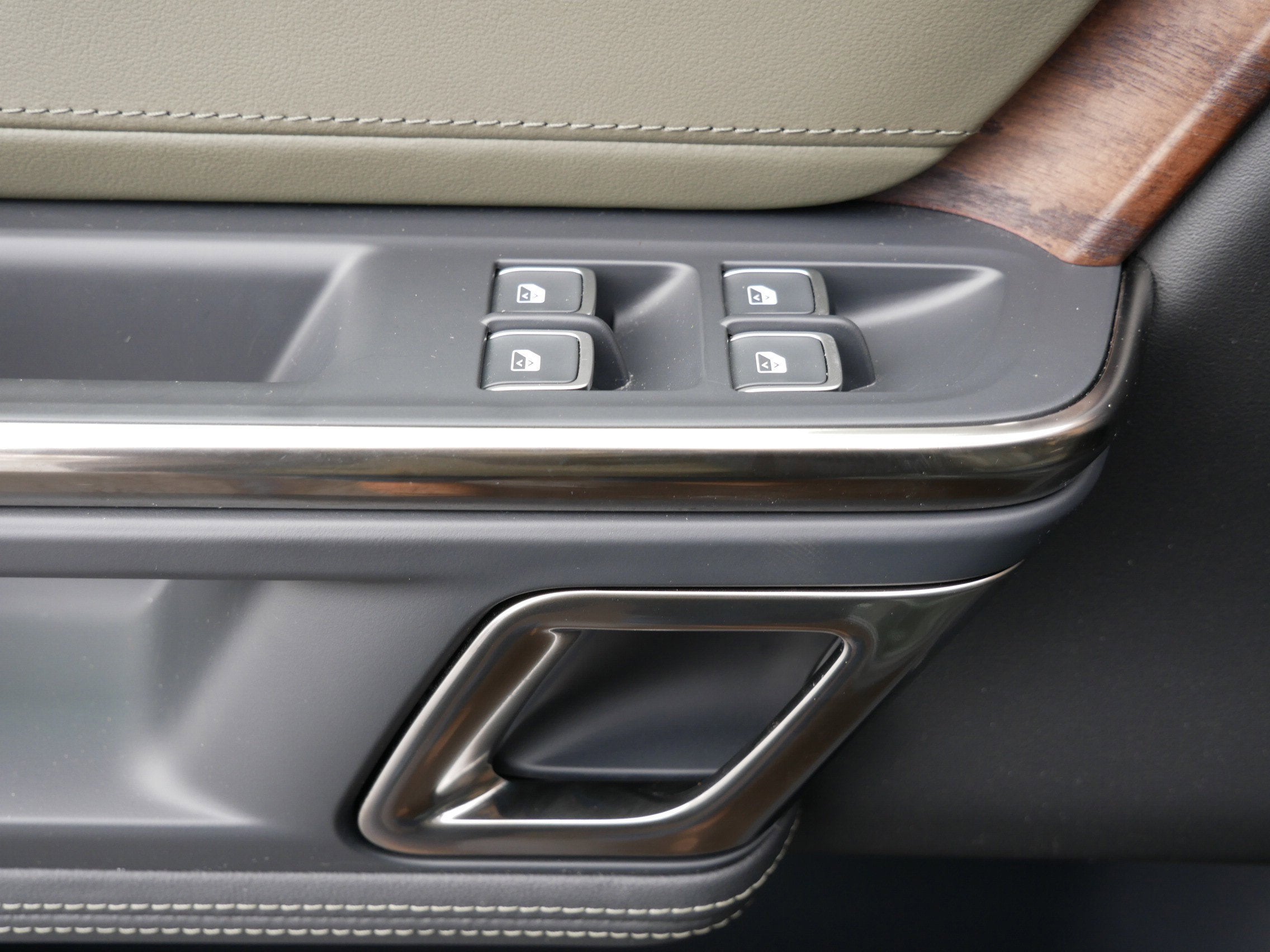 2022 RIVIAN R1T Adventure Package