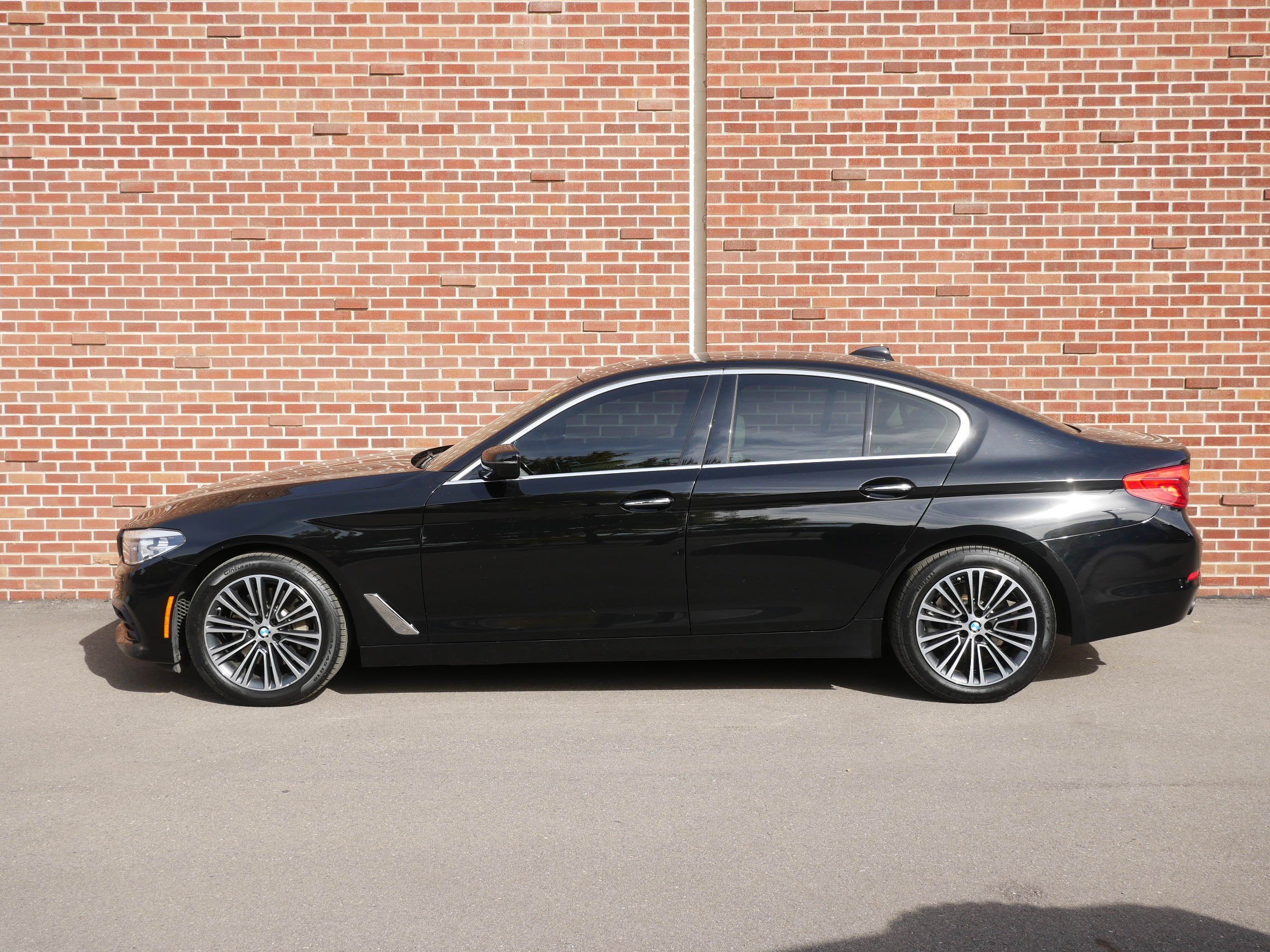 Used 2018 BMW 5 Series 530i with VIN WBAJA7C55JWA74272 for sale in Minneapolis, Minnesota