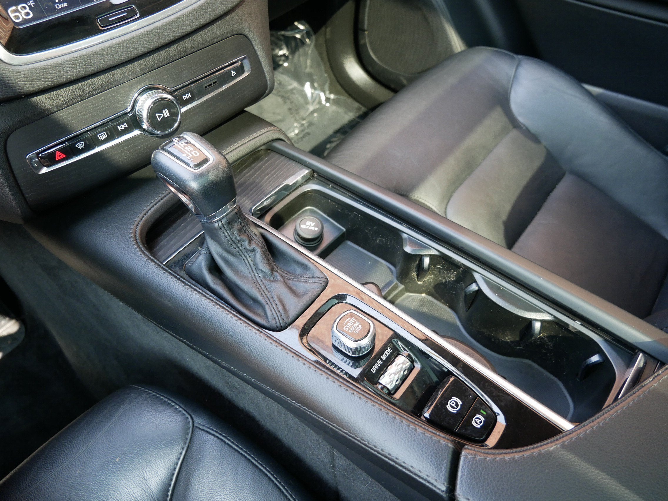 2020 Volvo XC90 Momentum