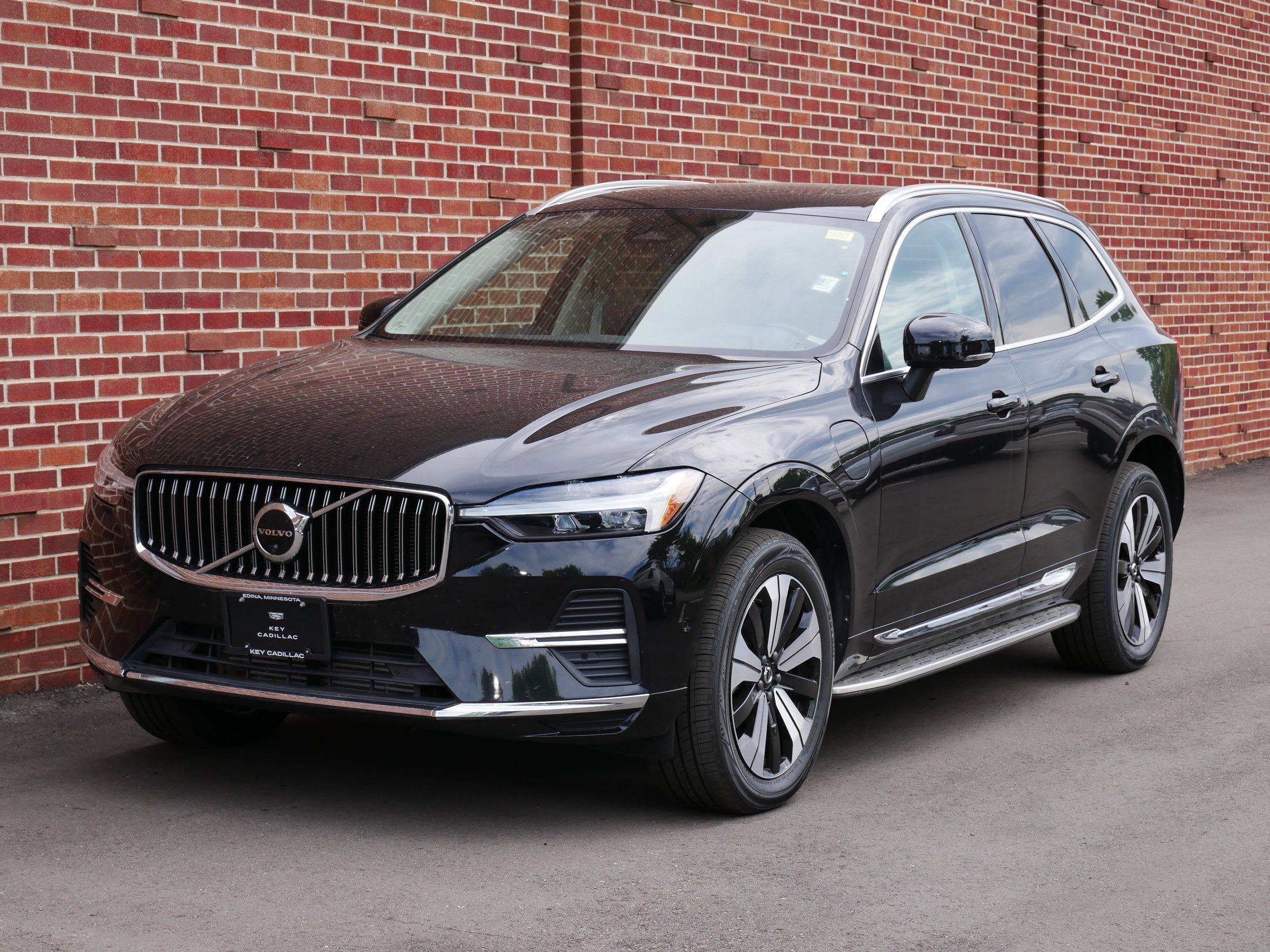 2023 Volvo XC60 T8 Plus Bright Theme AWD's photo