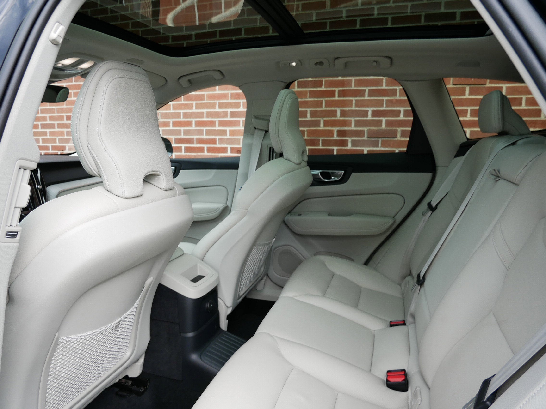 2023 Volvo XC60 Recharge Plug-In Hyb Plus Bright Theme