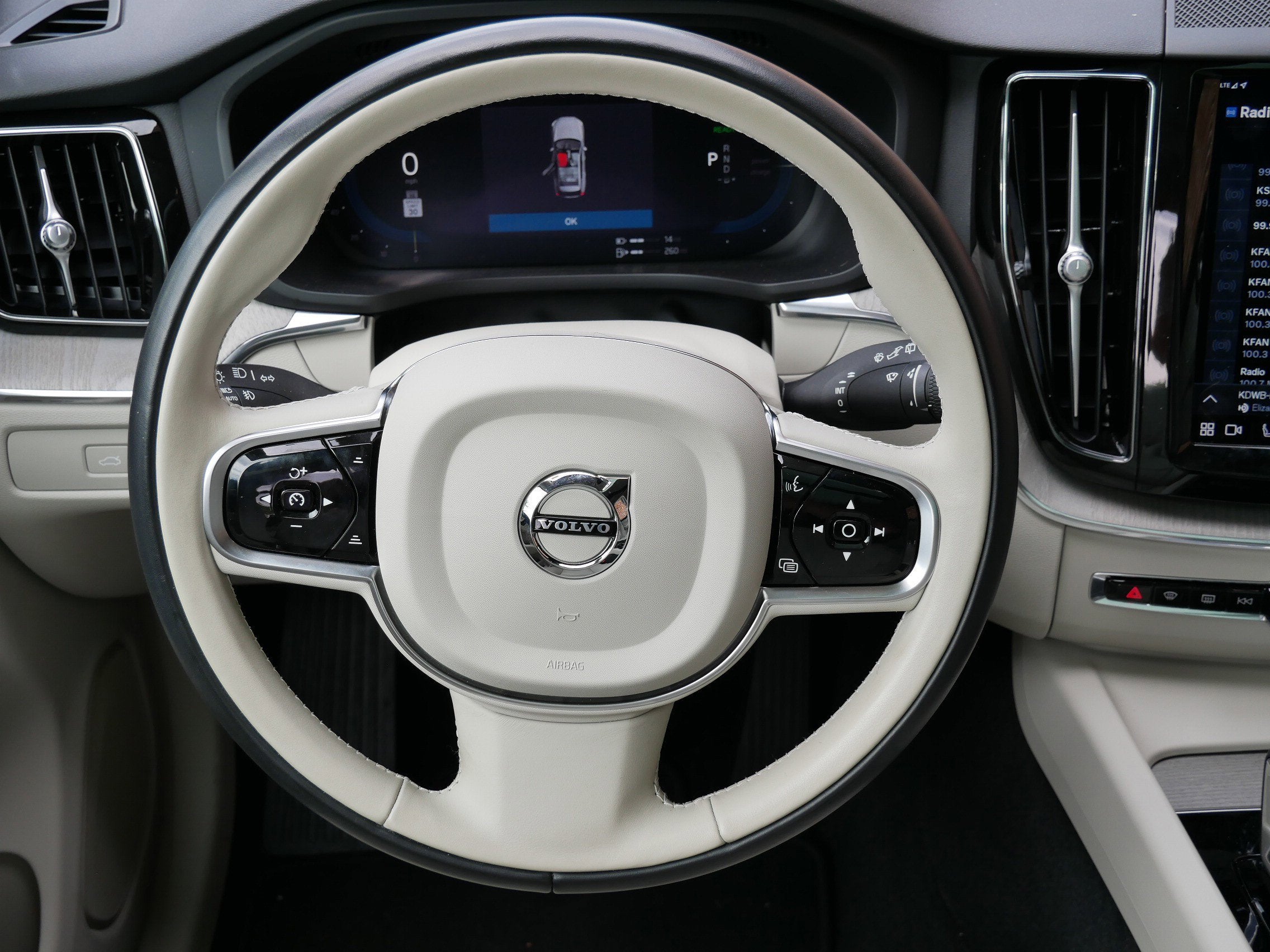 2023 Volvo XC60 Recharge Plug-In Hyb Plus Bright Theme