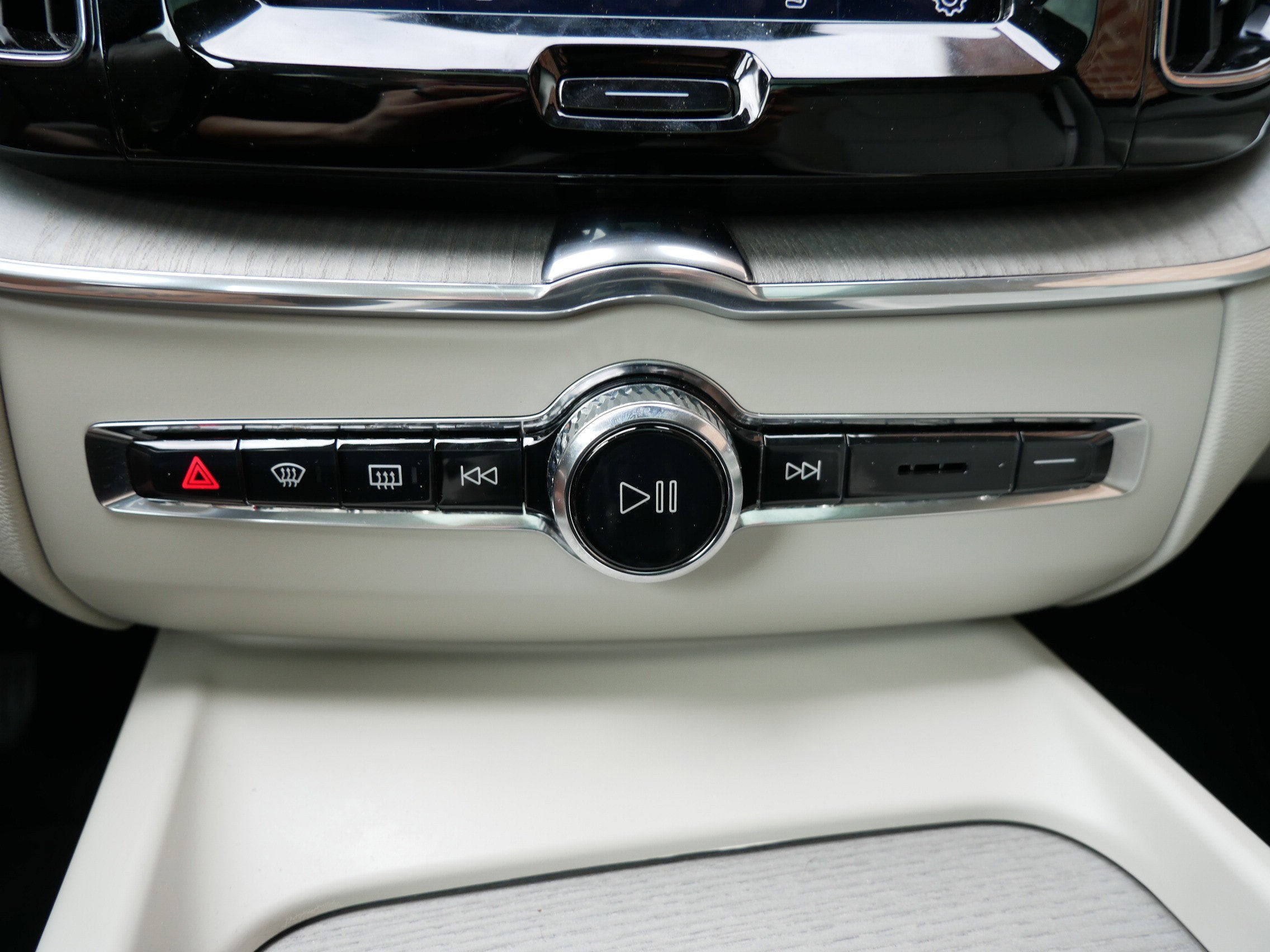 2023 Volvo XC60 Recharge Plug-In Hyb Plus Bright Theme