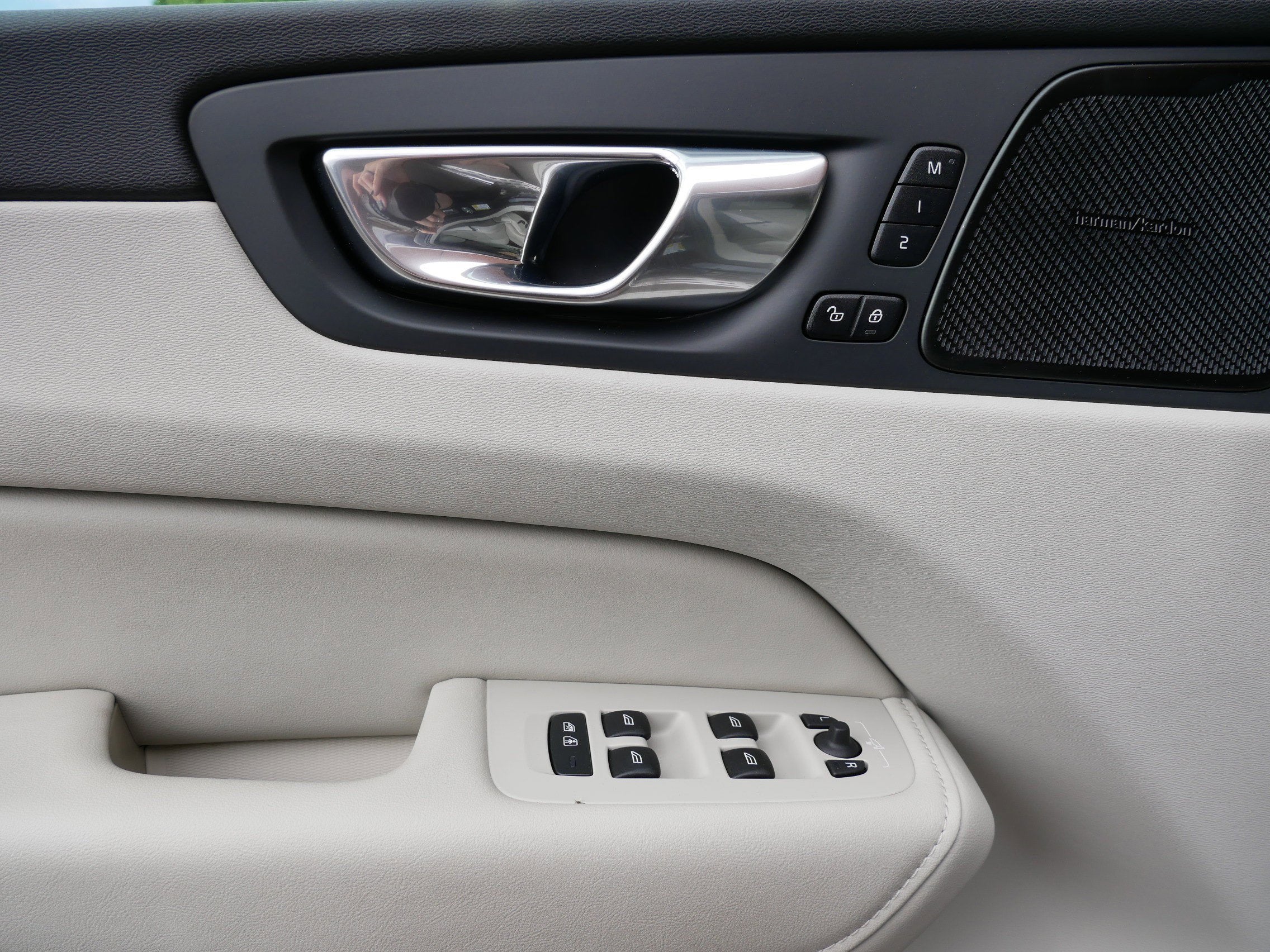 2023 Volvo XC60 Recharge Plug-In Hyb Plus Bright Theme